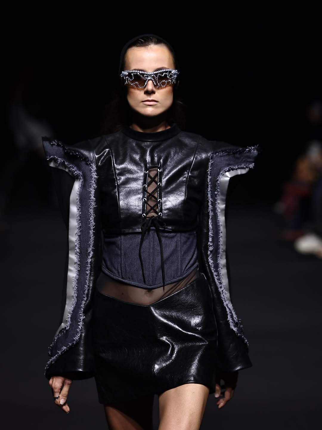 Walking through the matrix
@fadinternational
#fashionshow #fashionmodel #catwalk #mumbai