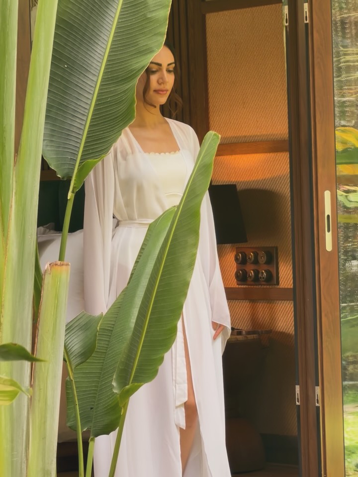 Among the trees!
#model #modelling #theleelahotel #bts #hotelshoot