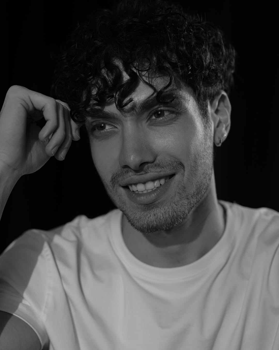 B & W

📷@hxa_art @hossein_mehrdadian 

@agmodels.in 

#model #explore #closeup #explorepage