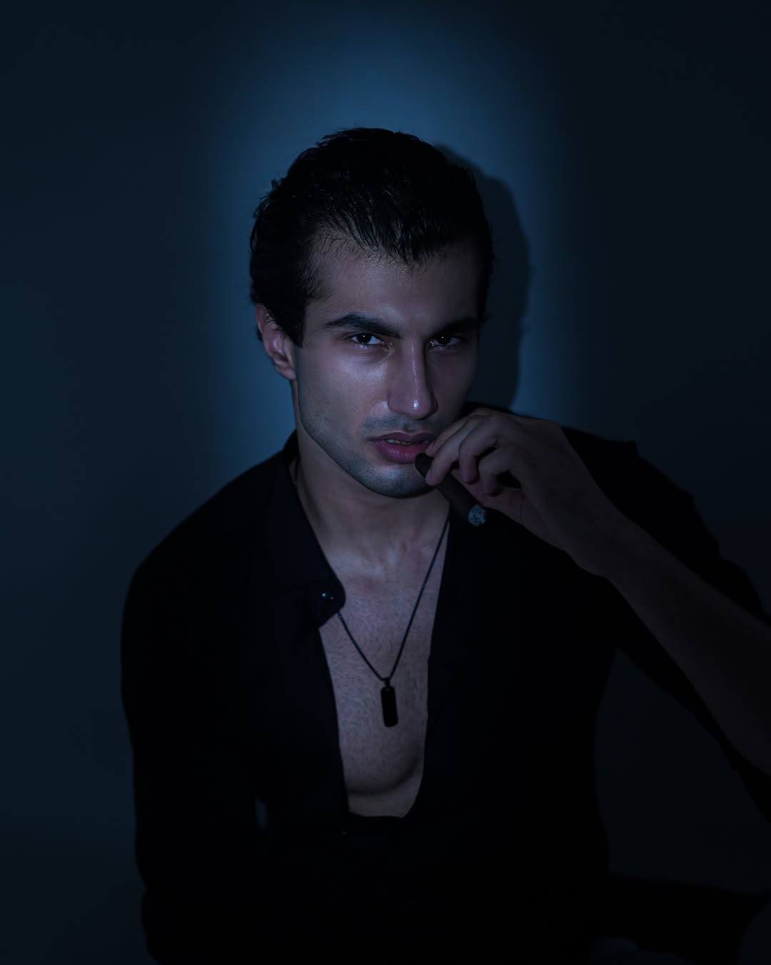 Some shadows never fade.

📸: @hxa_art 

#model #modeling #vibe #world #2026